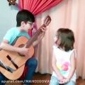 عکس خوانندگی ۲ تا دختر و پسر کوچولو همراه با گیتار