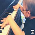 عکس اجرای اعجاب انگیز پیانو توسط پسر بچه نابینای 7 ساله! | داور ملودی