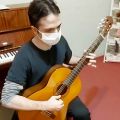 عکس گیتار کلاسیک :تکنوازی یک قطعه کلاسیک