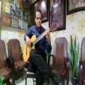 عکس گیتارنوازی آقای مصیبی مربی آموزشگاه موسیقی رودکی