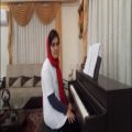 عکس گتمه گتمه نوازندگی پیانو توسط فرناز تاجیک