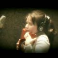 عکس ترانه بسیار زیبای این دختر بچه ایرانی با نوعی فلوت