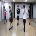 عکس تمرین رقص موزیک ویدیو Danger توسط پسرای BTS