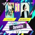 عکس سینگل Dynamite در Music Bank امروز موفق به کسب جایگاه اول و کپ