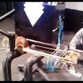 عکس ربات های نوازنده ی ایرانی(تکنوازی ربات تارزن)