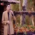 عکس اجرای آهنگ یلدا محسن هنرمند در برنامه زنده شبکه اصفهان