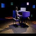 عکس اجرای آهنگ خاطره انگیز قارچ خور با پیانوی نینتندویی