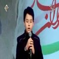 عکس اجرای زیبای خواننده نوجوان در وصف حاج قاسم سلیمانی در حضور خانواده شهدا