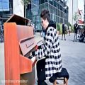 عکس پیانو نوازی احساسی در خیابان لندن