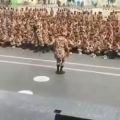 عکس کلیپ فوقالعاده جنجالی سرباز _ رقص سرباز در پادگان