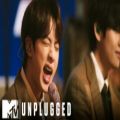 عکس اجرای آهنگ Life Goes On بی‌تی‌اس در برنامه‌ی MTV Unplugged