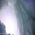 عکس ویولن زدن در هوای برفی