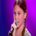 عکس خوانندگی فوق العاده ی دختر بچه در مسابقهی استعداد یابی