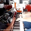 عکس اجرای آهنگ بسیار دلنشین بوسه بارن از یروما با پیانو