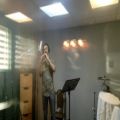 عکس نوازندگی نی و دودوک امین رحیمی در استودیو تم،ضبط موسیقی الکترونیک