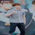 عکس tik tok /dance JUNG-kook/رقص جونگ کوک با ایموجیم (خیلی کیوته )