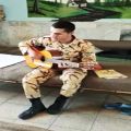 عکس سرباز خوش صدا اهنگ باز داره بارون میزنه با گیتار بسیار زیبا و پر احساس
