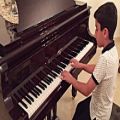 عکس متین كاظمی - پیانو نوازی بی نظیر و محشر و فوق العاده