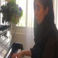 عکس اجرای خانم یاسمن کوهی از اساتید پیانو کودک پدال