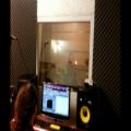 عکس ضبط و تنظیم آهنگ امید حاجیلی در استودیو هم آوای ترانه