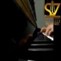 عکس نواختن اهنگ اذری با پیانو