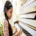 عکس آموزش پیانو | آموزش پیانو نوازی | یادگیری پیانو (اولین مبحث : شماره انگشتان)