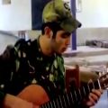 عکس گیتار همراه با خوانندگی توسط سرباز