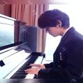 عکس پیانو زدن کیم تهیونگ