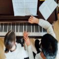 عکس آموزش پیانو | تصویری پیانو | پیانو زدن | پیانو مبتدی ( اهمیت مقیاس ها در پیانو )
