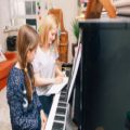 عکس آموزش پیانو|آموزش پیانو مقدماتی|پیانو کودکان( تمرینات و توالی آکوردهای جدید)