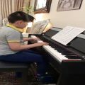 عکس زدن پیانون برای روز معلم
