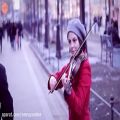عکس هنرنمایی نوازنده خیابانی دختر روس با ویولن