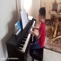 عکس یک گل سایه چمن اجرا با پیانو