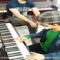 عکس اهنگ بگذر زمن ای اشنا عارف، سامیار جی اچ ، با پیانو
