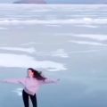 عکس کلیپ خاص//حرکات نمایشی دختر با حجاب روی یخ//اهنگ عاشقانه