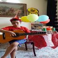 عکس سلطان قلبها با گیتارتوسط امیر حسین هنرمند ۸ ساله guitar
