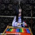 عکس نوازنده کوچولو 4 ساله - دینگ دینگ دنگ دنگ
