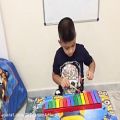 عکس نواختن آهنگ تولد مبارک با بلز توسط پسربچه ۵ ساله