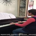 عکس اجرای گل گلدون با پیانو - آموزش پیانو با كتاب چهل آهنگ