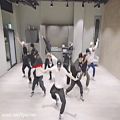عکس تمرین رقص اهنگ maverick از گروه the boys