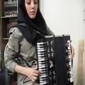 عکس آکاردئون نوازی یک دختر جوان ایرانی
