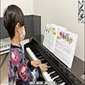 عکس پیانونوازی هنرجوی آموزشگاه موسیقی عارف لاهیجان