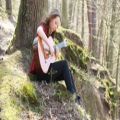عکس گیتار نوازی کلاسیک در طبیعت Julia Lange