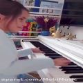 عکس یک دقیقه زیبایی.کودک نابینایی که پیانو میزنه