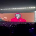 عکس تهیونگ با لباس اسکویید گیم در کنسرت
