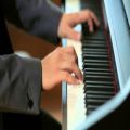 عکس نوازندگی با پیانو رولند HP-508