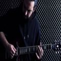 عکس روشن صادقی خواننده و نوازنده گیتار الکتریک سبک هوی متال