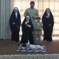 عکس اجرای سرود سلام فرمانده توسط خانواده ای خوش ذوق