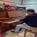 عکس اجرای قطعه سیمین بری با پیانو توسط استاد داریوش نخشبی