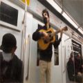 عکس نوازندگی تاثیر گذار در مترو تهران، بهار می آد دوباره